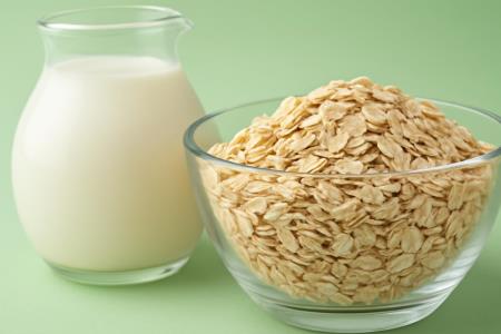 Vergessen Sie Kuhmilch: So machen Sie Hafermilch mit nur zwei Zutaten selbst – und warum ein Glas täglich guttun kann